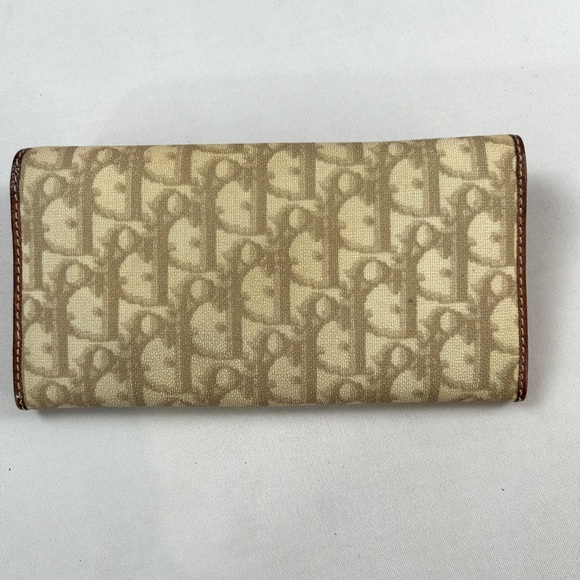 💥Host Pick💥 DIOR Trotter Heart PVC Leather
Continental Wallet - Picture 3 of 11